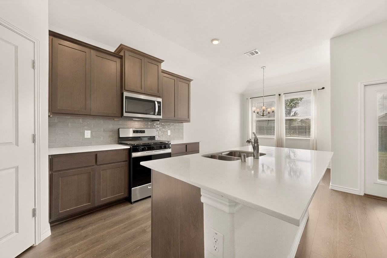 2804 Cain Dr - Photo 6 of 37