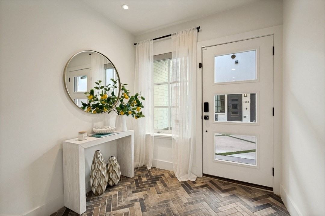 4220 Hawthorne Ave #103 - Photo 4 of 25