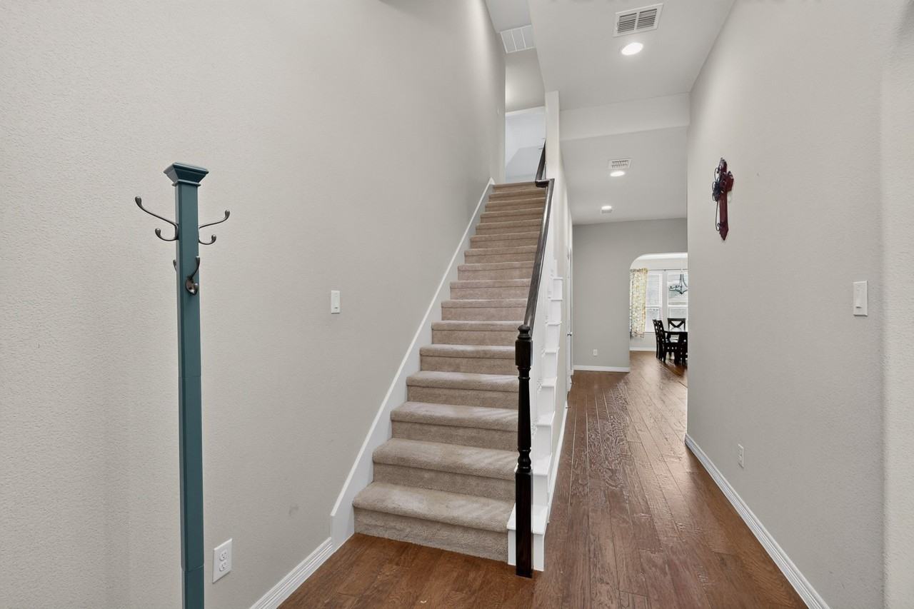 9215 Moon River Ct - Photo 6 of 38