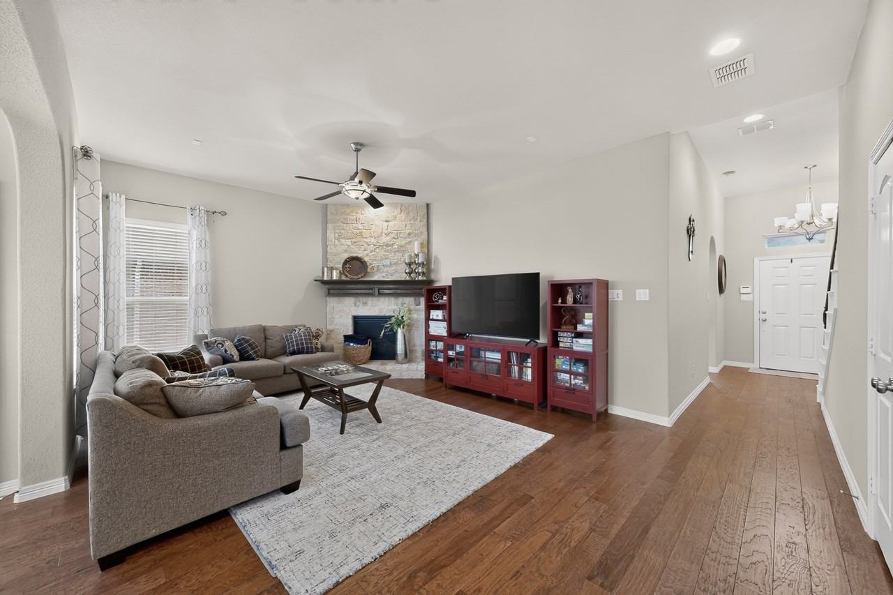 9215 Moon River Ct - Photo 7 of 38