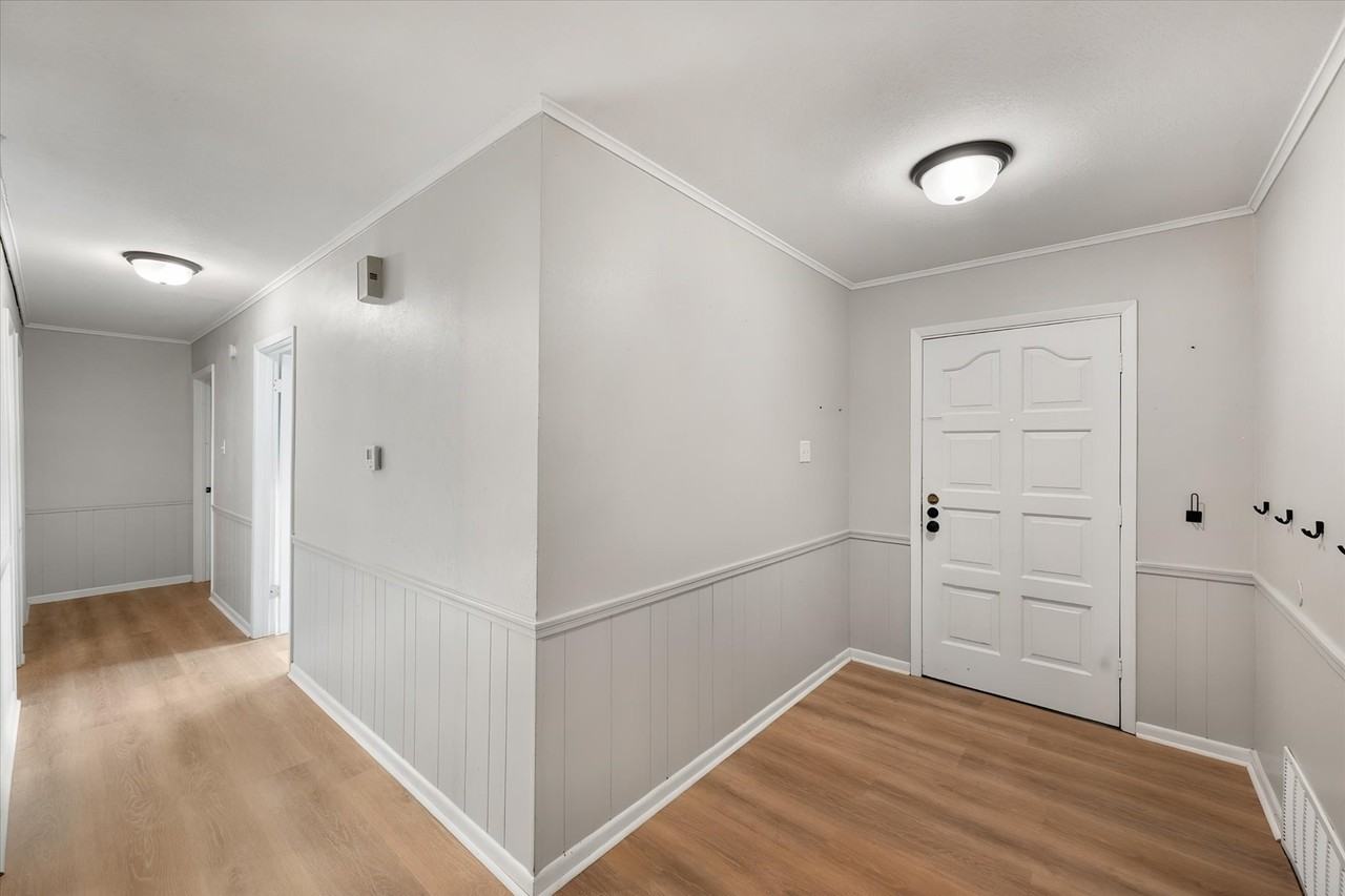 2604 Fairmont Cir - Photo 3 of 30