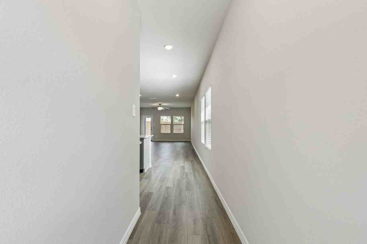 606 Travine Dr - Photo 3 of 23