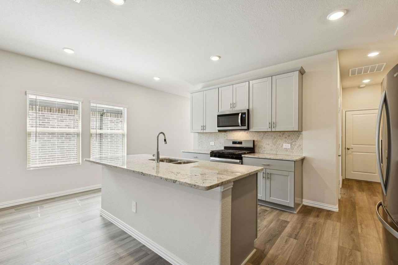 606 Travine Dr - Photo 7 of 23