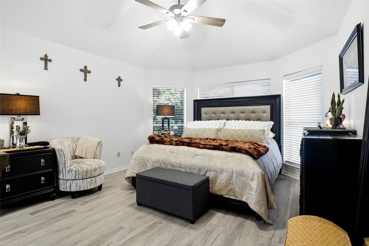 1602 Meadow Park Dr - Photo 6 of 13