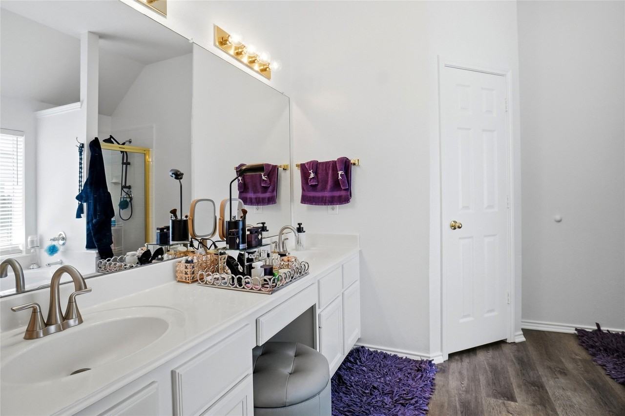 1602 Meadow Park Dr - Photo 7 of 13
