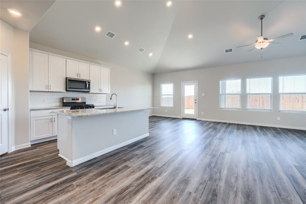906 Johnnie St - Photo 6 of 31