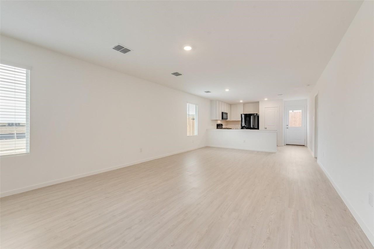 727 Ponderosa Ln - Photo 3 of 22