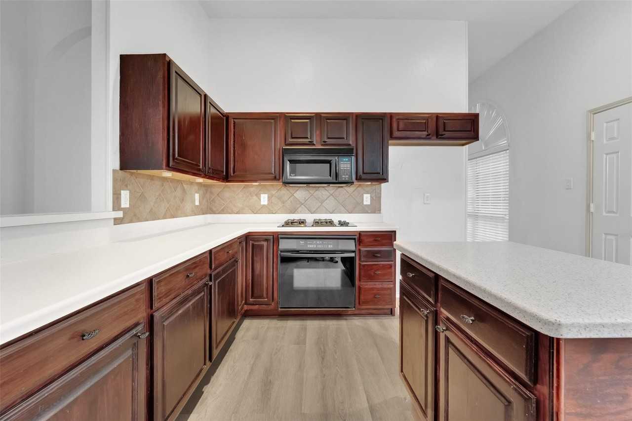 5106 Petersburg Dr - Photo 6 of 25