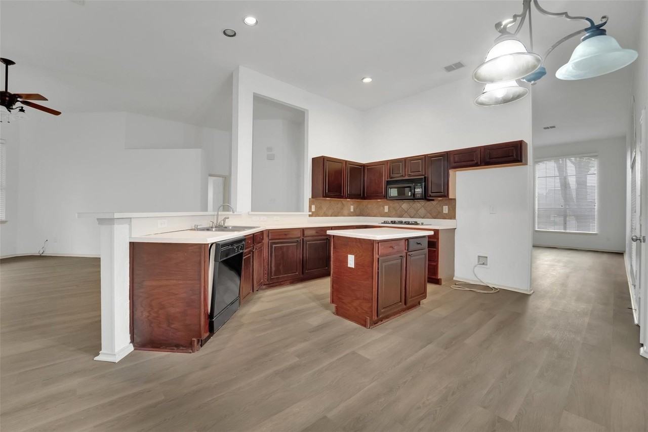 5106 Petersburg Dr - Photo 7 of 25