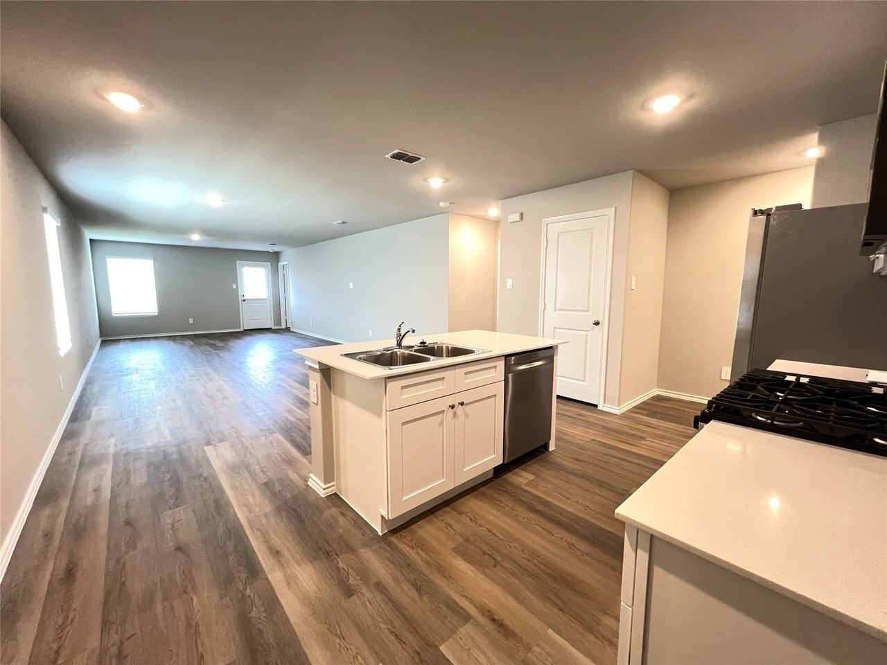 5557 Rollins Dr - Photo 3 of 22