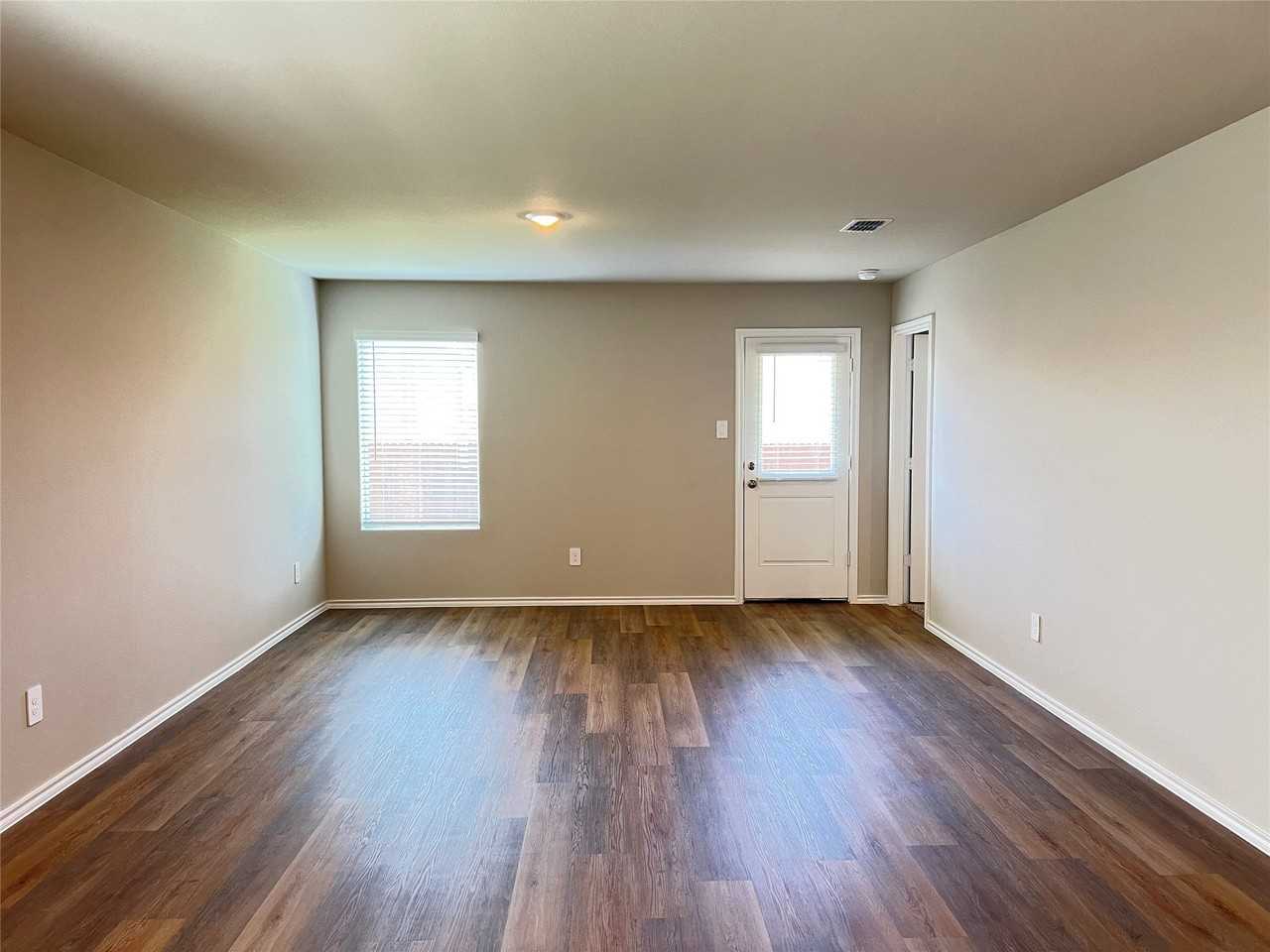 5557 Rollins Dr - Photo 5 of 22