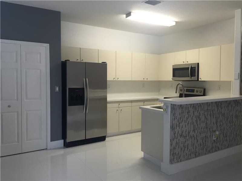 10856 NW 81st Ln - Photo 2 of 5