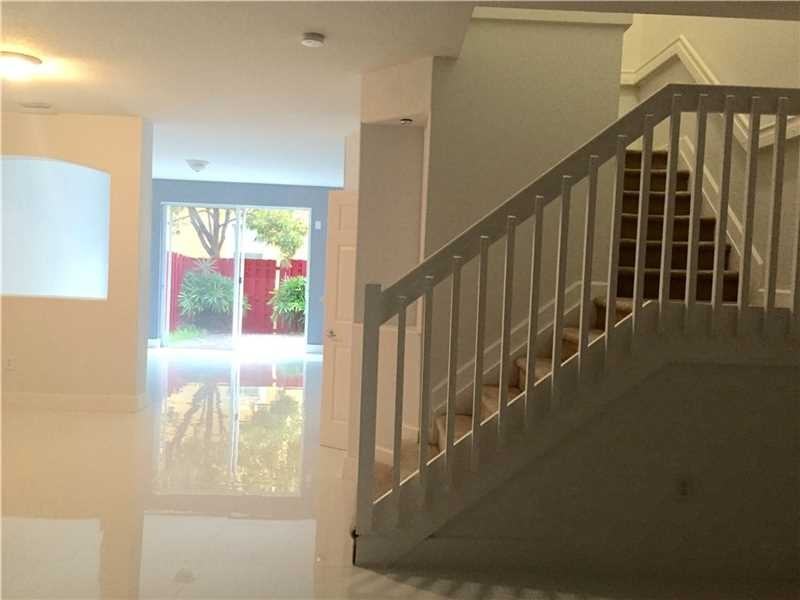 10856 NW 81st Ln - Photo 3 of 5