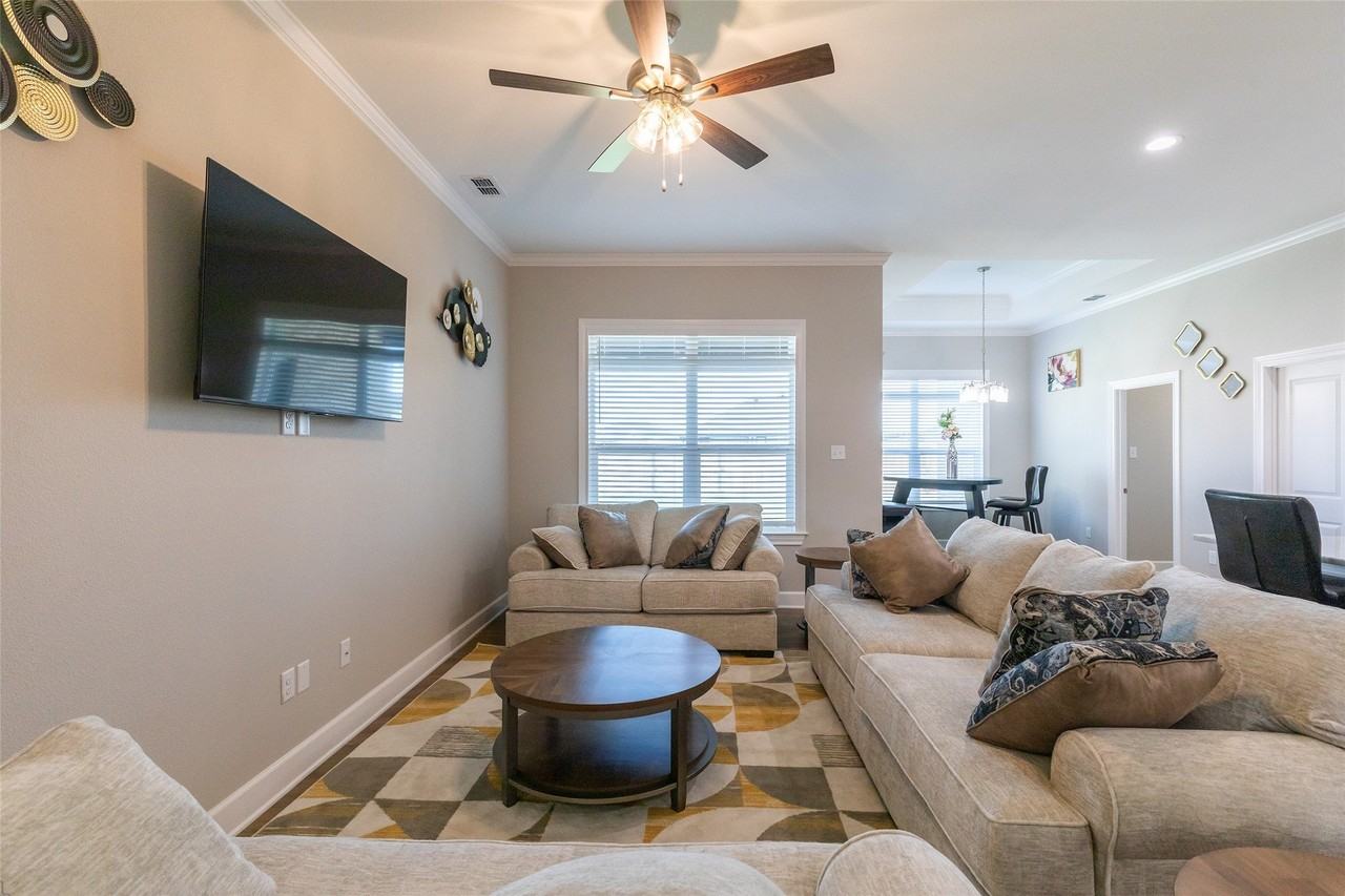 7645 Wildflower Way - Photo 3 of 36