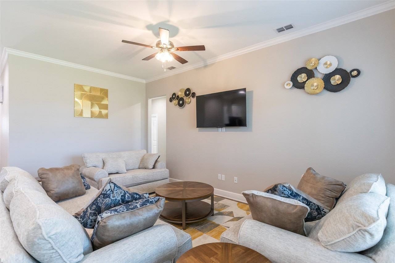 7645 Wildflower Way - Photo 4 of 36