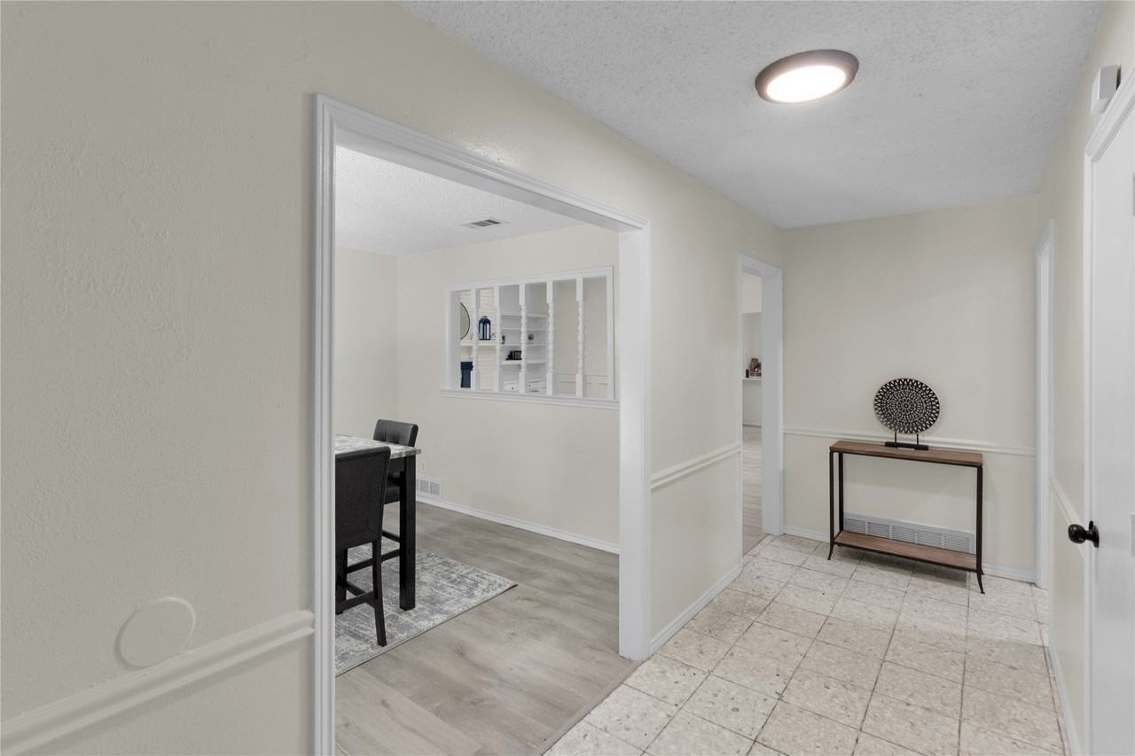 335 Hummingbird Ln - Photo 6 of 29