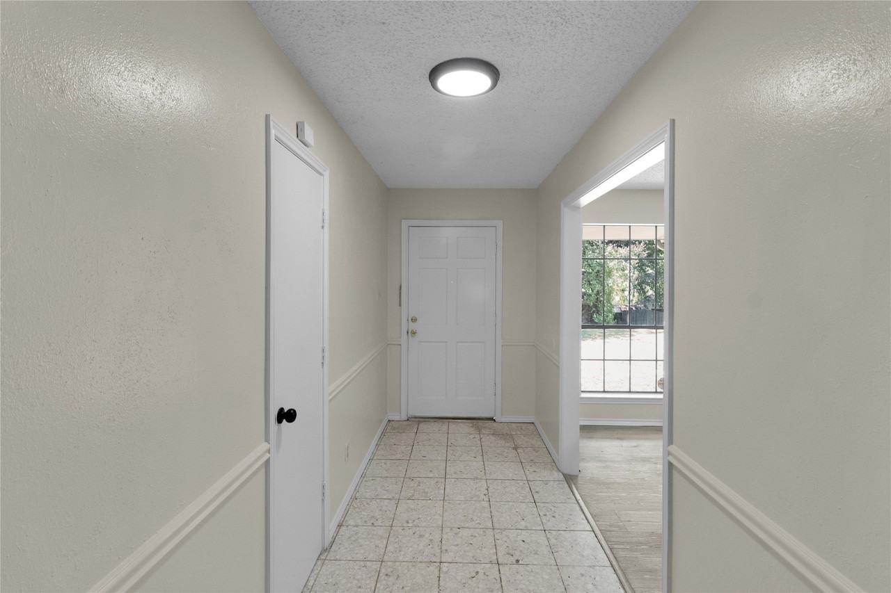 335 Hummingbird Ln - Photo 7 of 29