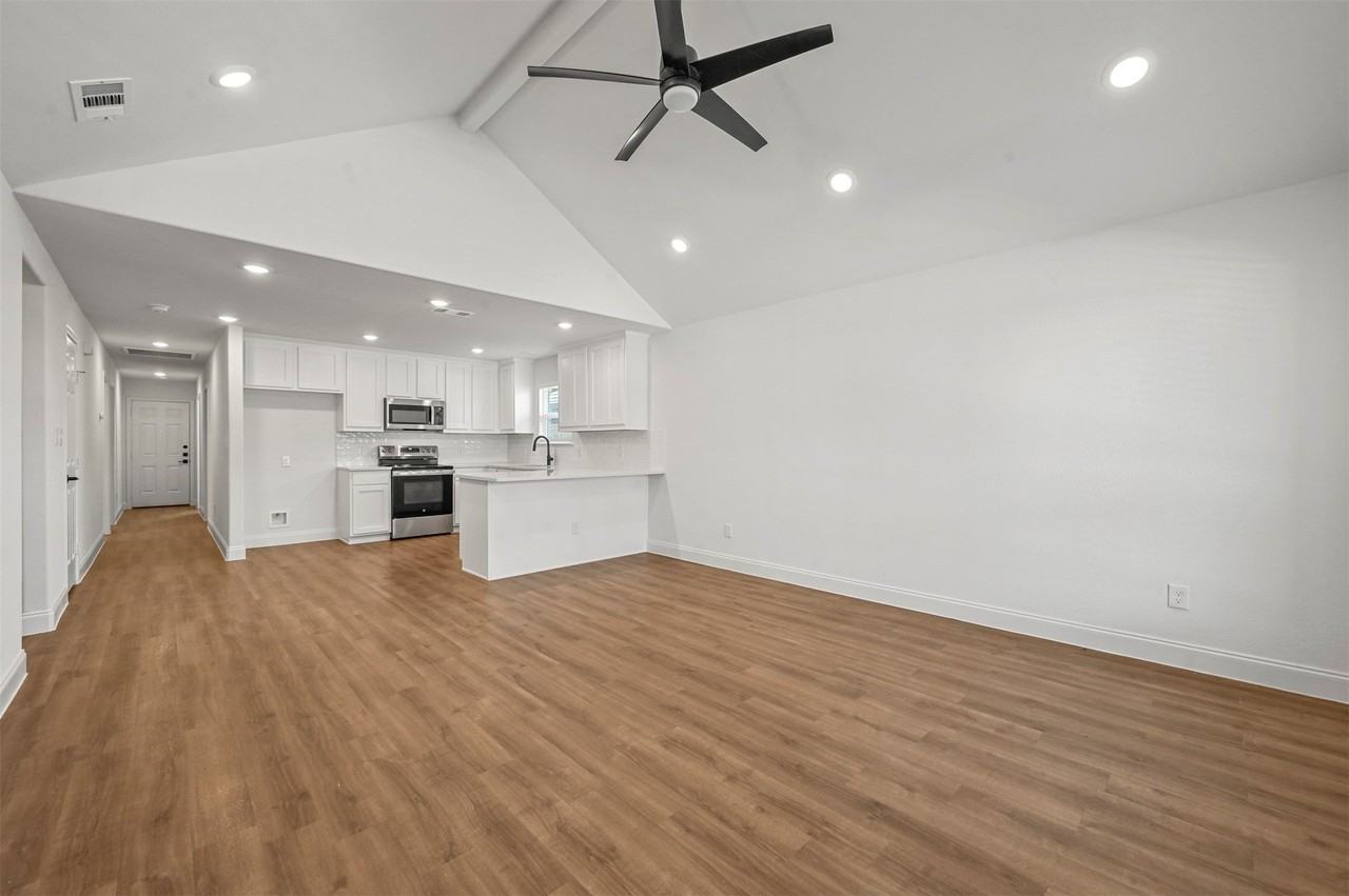 2307 Mill St - Photo 3 of 21