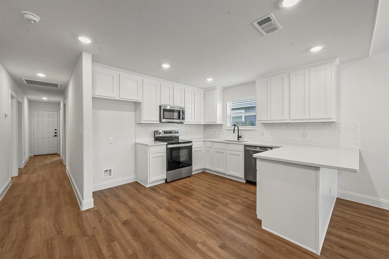 2307 Mill St - Photo 4 of 21