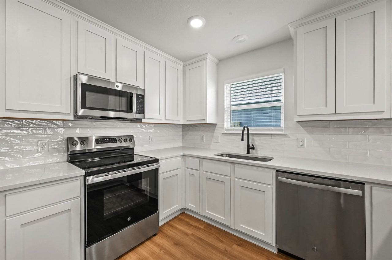 2307 Mill St - Photo 6 of 21