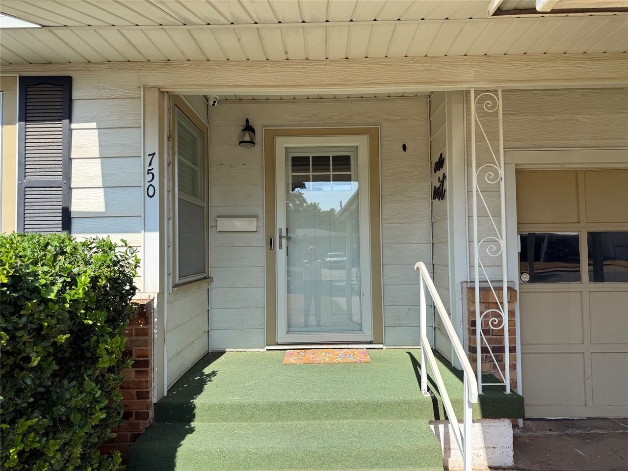 750 Briarwood St - Photo 2 of 28