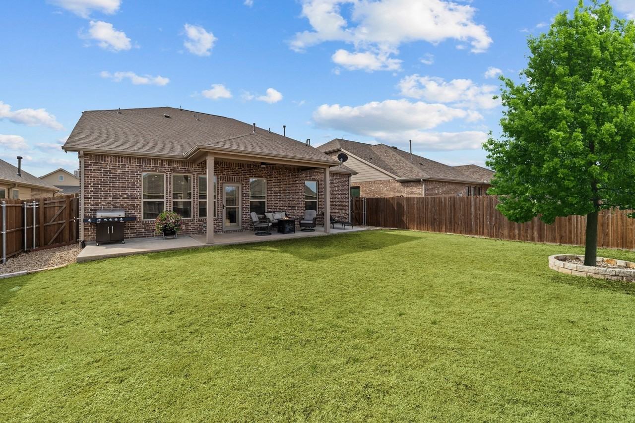 910 Black Hawk Dr - Photo 2 of 20
