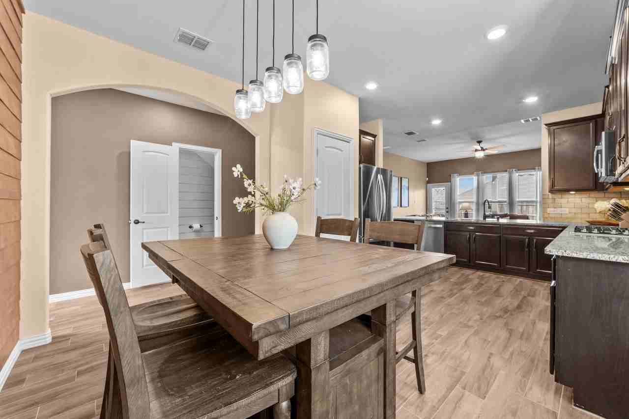 910 Black Hawk Dr - Photo 6 of 20