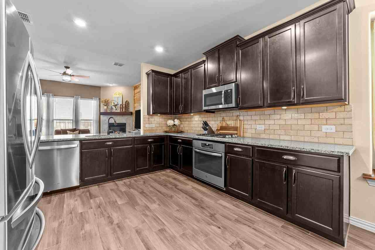 910 Black Hawk Dr - Photo 7 of 20