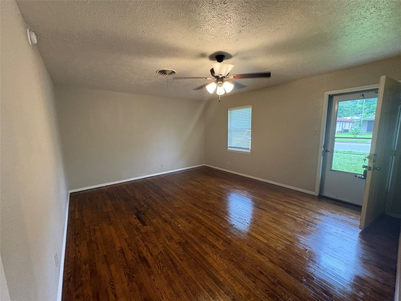404 W Heron St - Photo 3 of 28