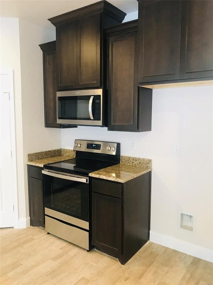 1719 Park St - Photo 2 of 21