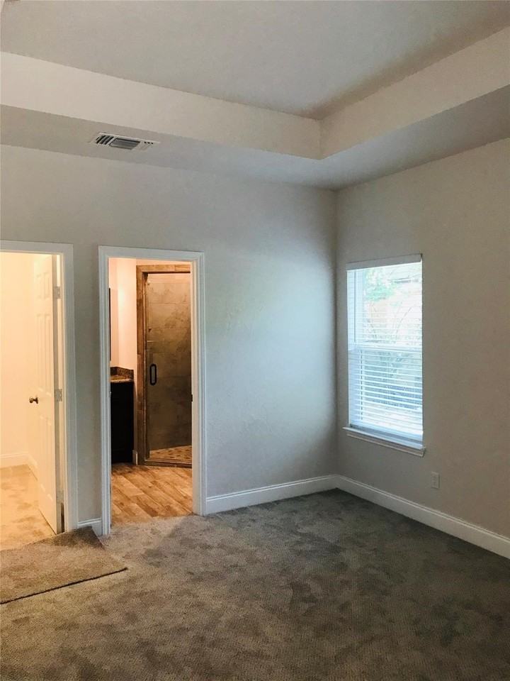 1719 Park St - Photo 6 of 21