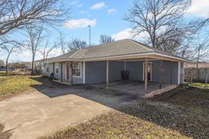 featured image of 207 E Travis St