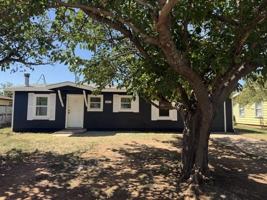 featured image of 5225 Encino Rd