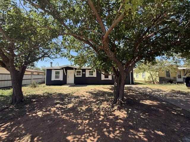 5225 Encino Rd - Photo 2 of 8