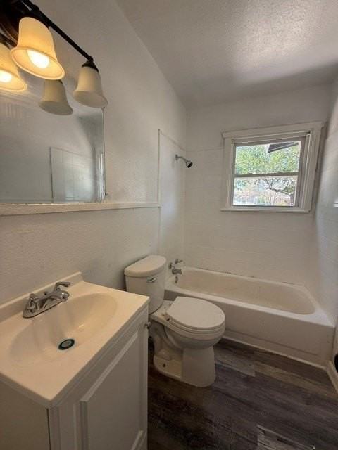 5225 Encino Rd - Photo 7 of 8