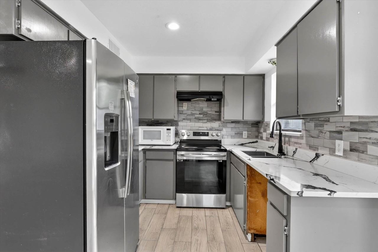 516 Post Oak Ln - Photo 3 of 13