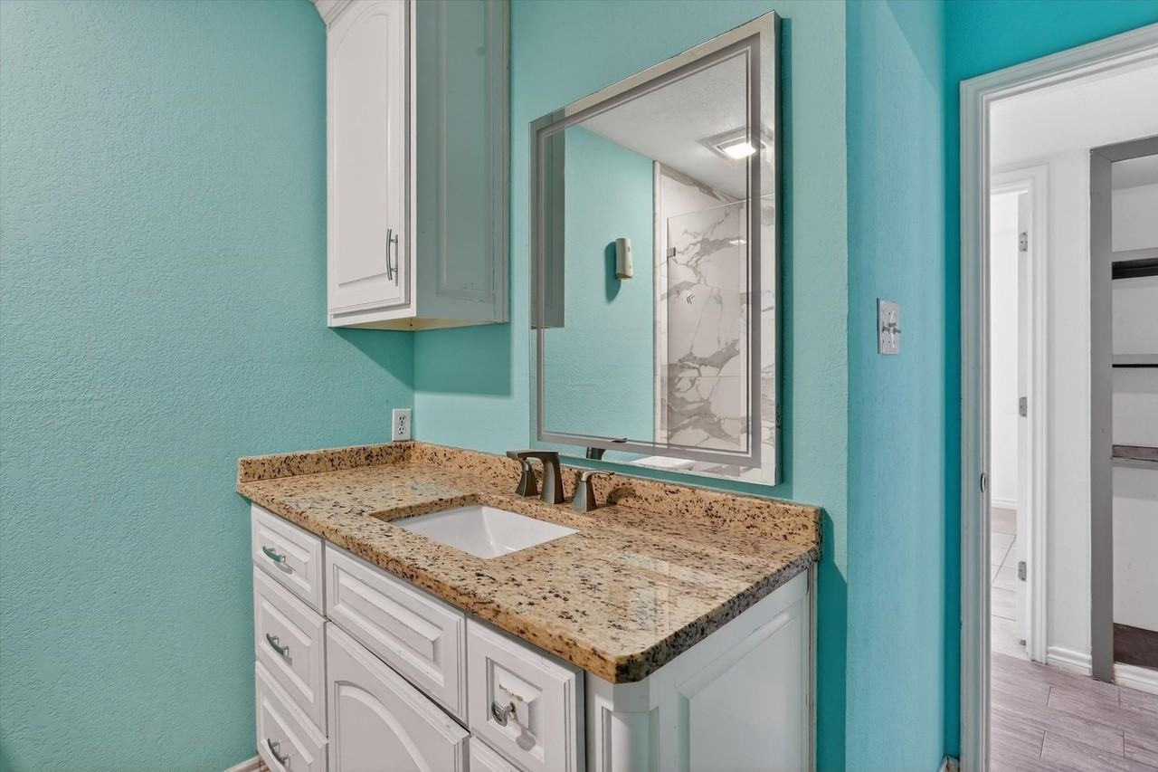 516 Post Oak Ln - Photo 4 of 13