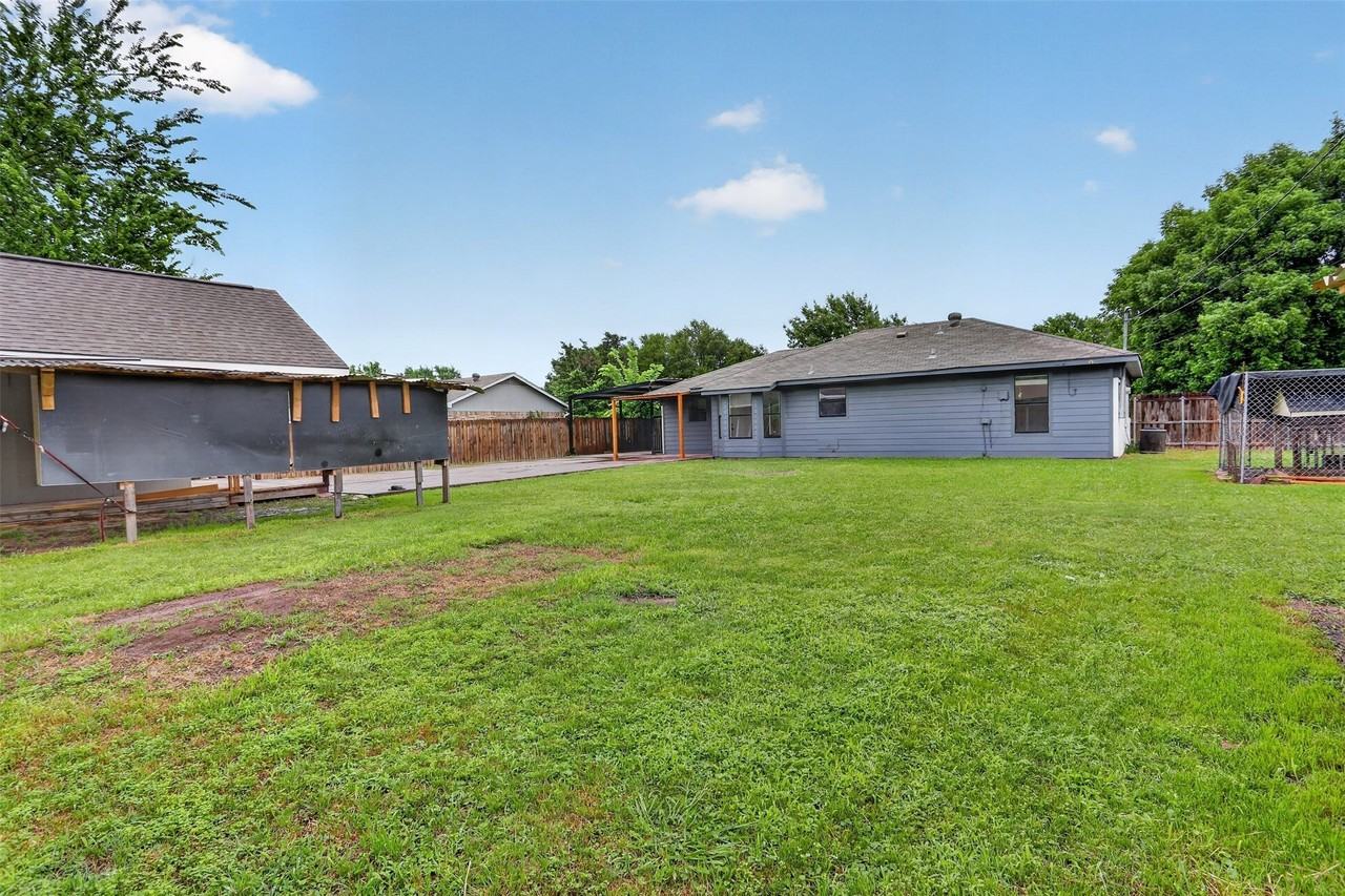 516 Post Oak Ln - Photo 6 of 13