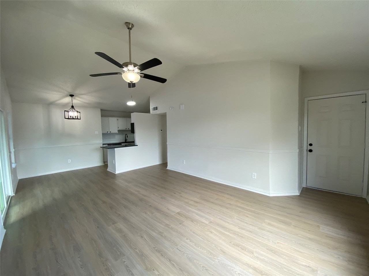 10355 Limestone Dr - Photo 3 of 19