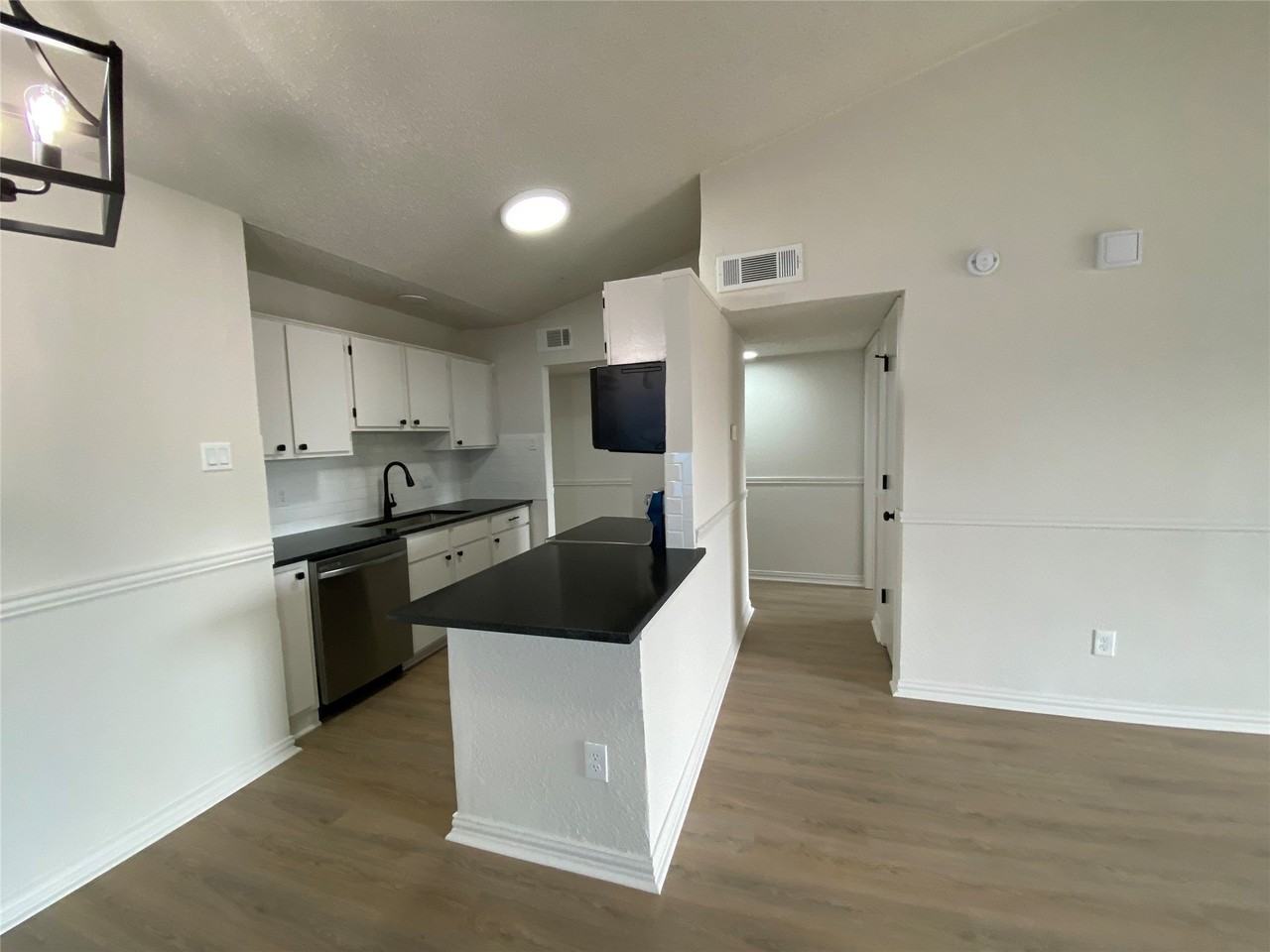 10355 Limestone Dr - Photo 4 of 19
