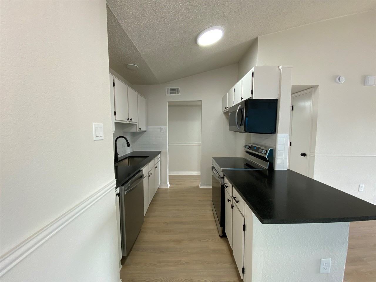10355 Limestone Dr - Photo 5 of 19