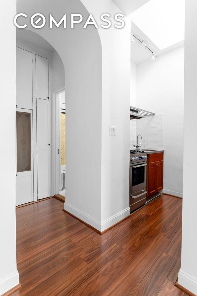 10 E 95th St #9 - Photo 3 of 7
