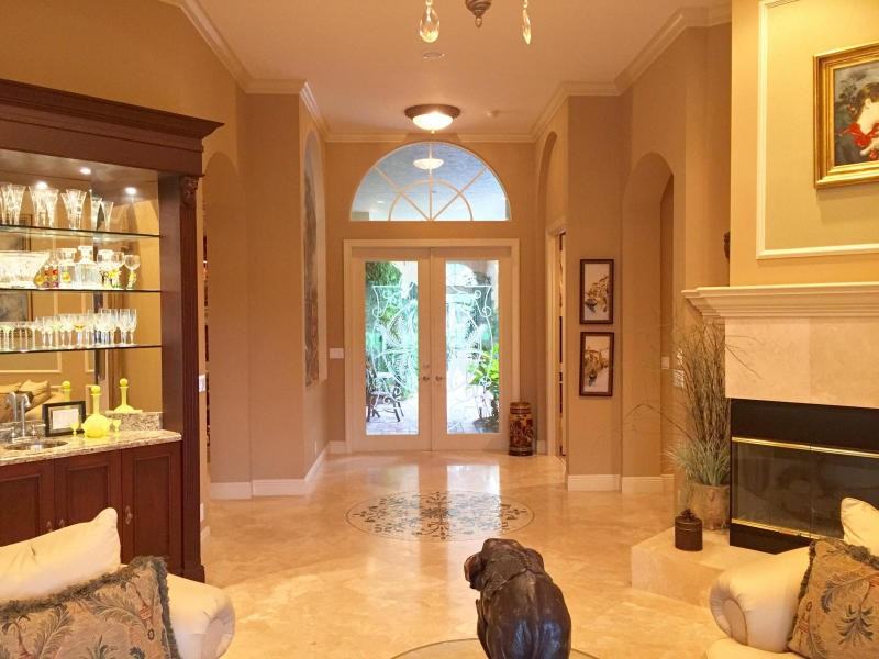 8089 Laurel Ridge Ct - Photo 3 of 8