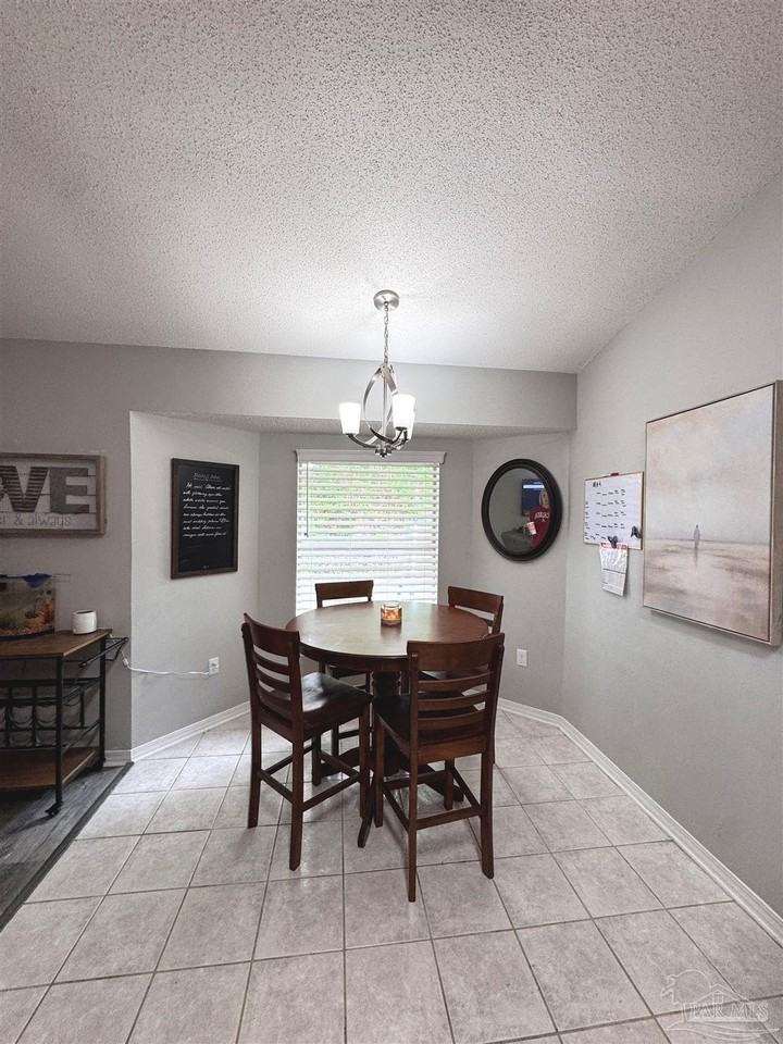 2404 Houston Cir - Photo 3 of 14