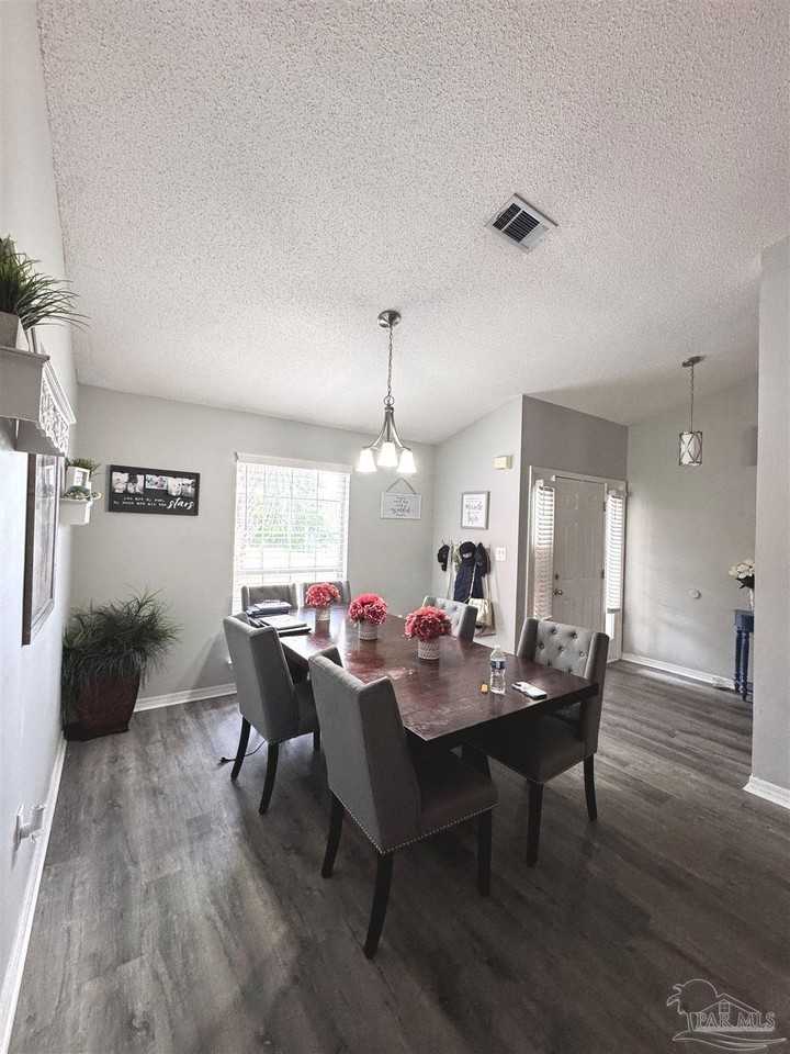 2404 Houston Cir - Photo 4 of 14