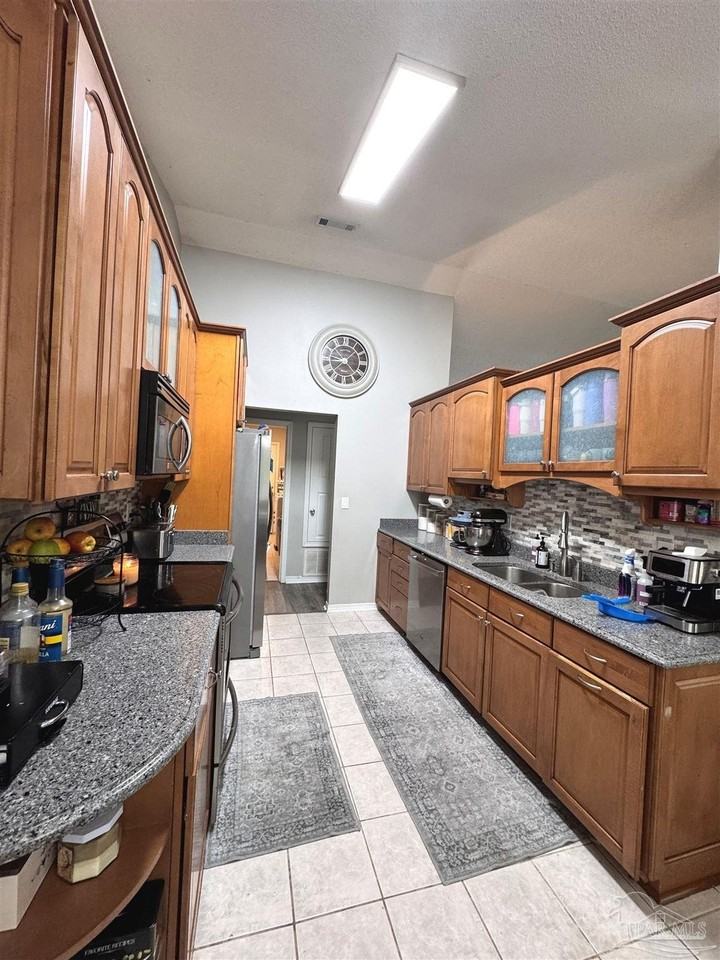 2404 Houston Cir - Photo 5 of 14