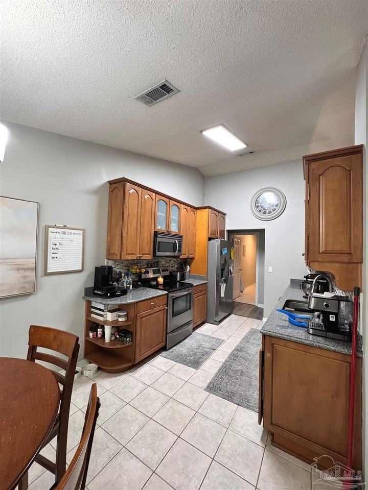 2404 Houston Cir - Photo 6 of 14