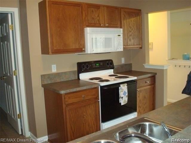 16872 Dover Dr - Photo 5 of 14