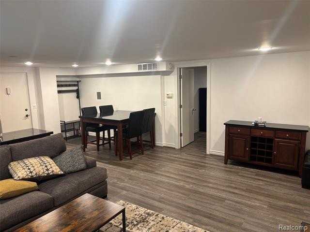 450 Oak Ave #100 - Photo 5 of 10