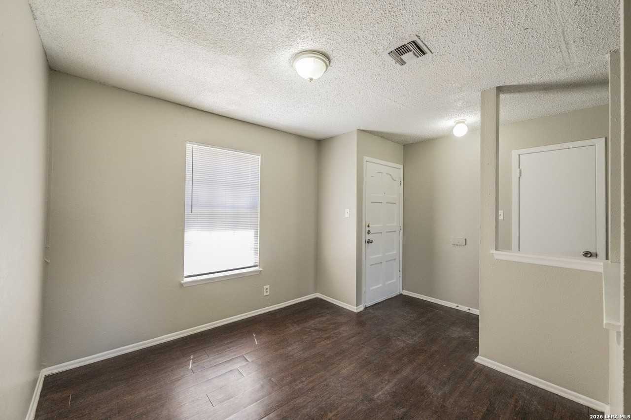 5915 Cliff Ridge Dr - Photo 3 of 28